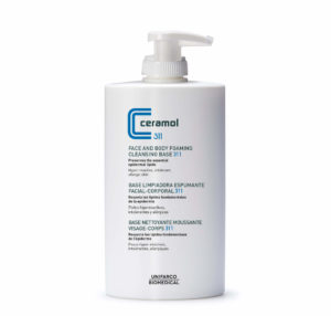 Usa esta base limpiadora espumante para el Tratamiento natural de la dermatitis atópica.